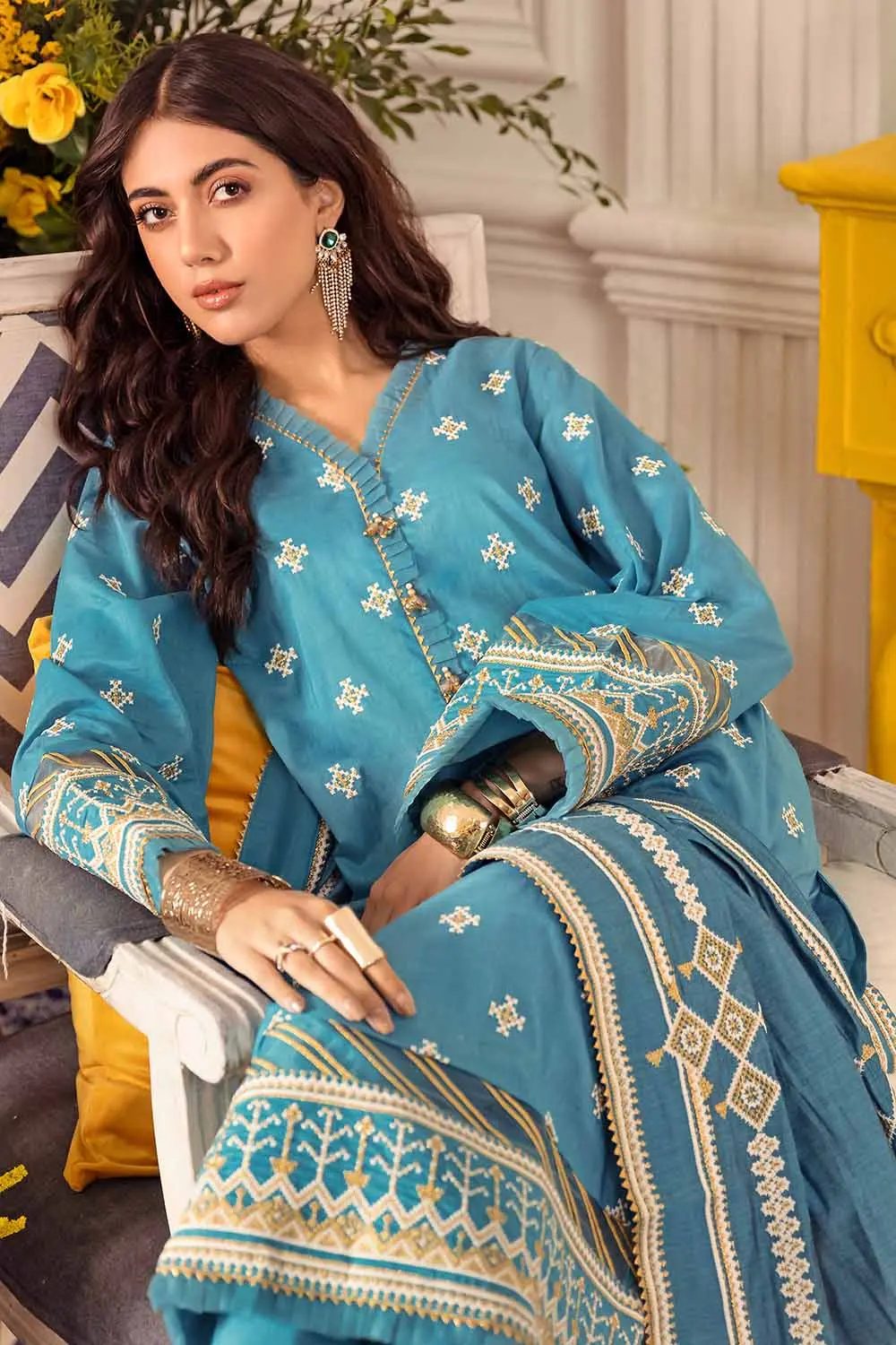 Gul Ahmed Eid Sale 3PC Unstitched Lawn Embroidered Suit