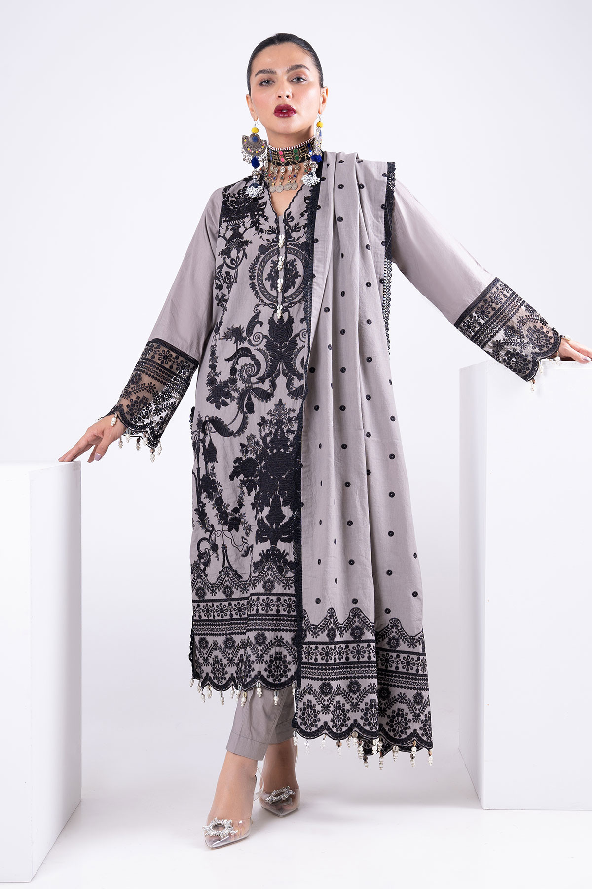 Khaadi-Eid-Sale-Dyed-Embroidered-Slub-Lawn-3-pc-suit-Grey-Color