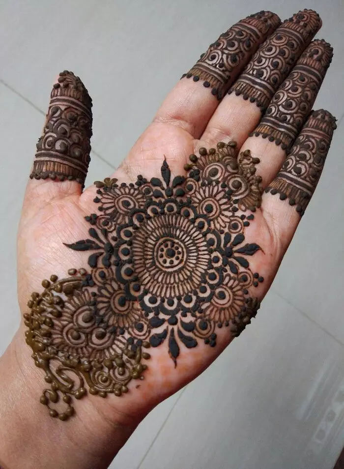 Stylish Arabic mehndi designs for left-hand palm