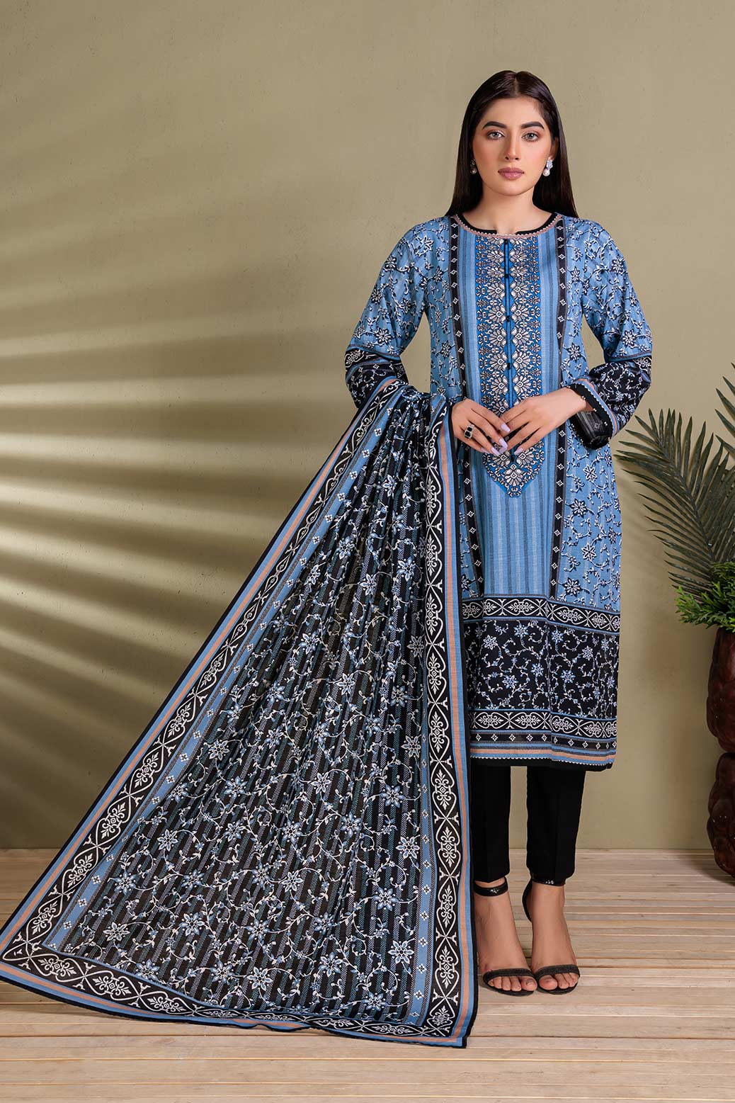 Digital Printed Khaddar 3 Pc Blue Suit