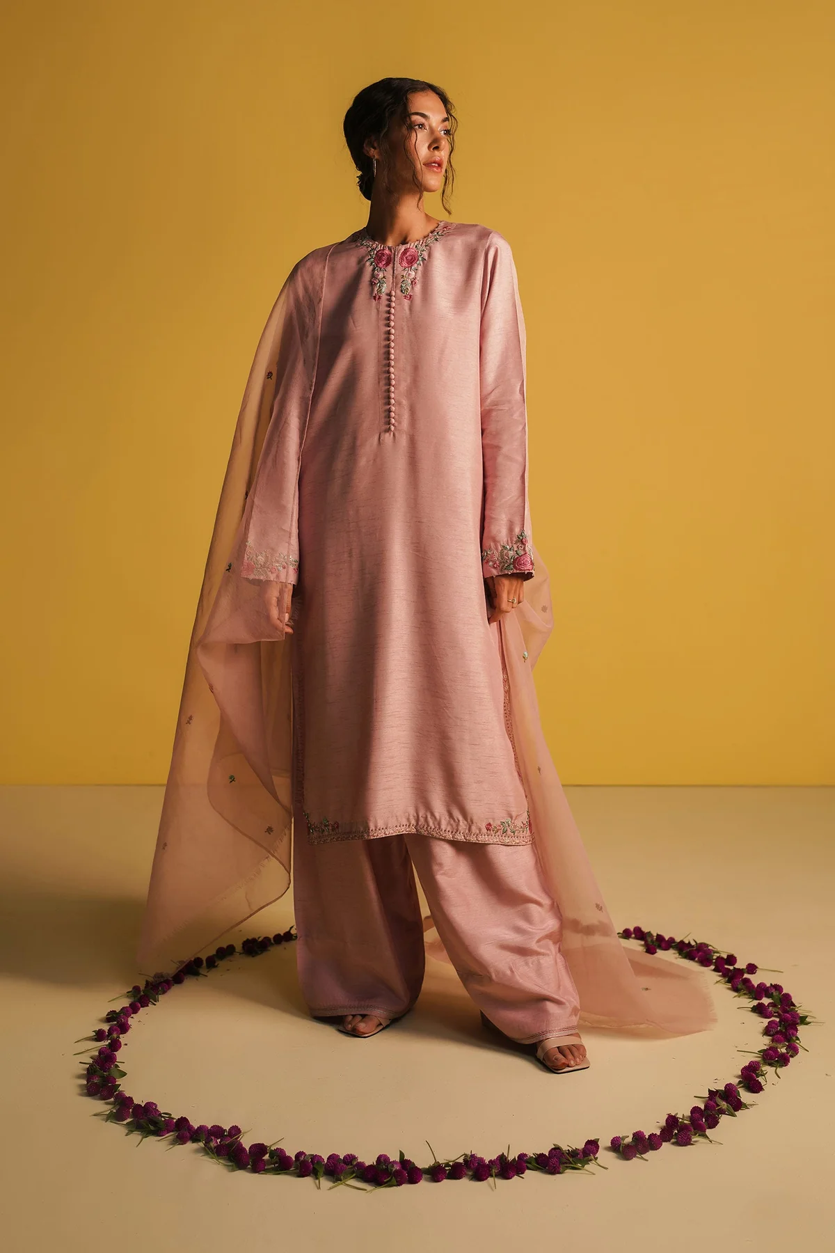 loose fit kurta with embroidered