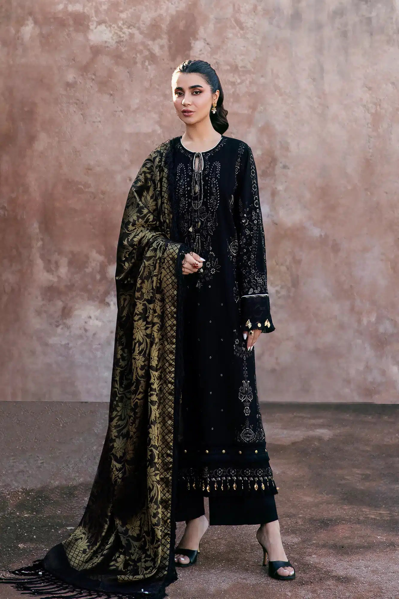 EMBROIDERED SUIT Black color