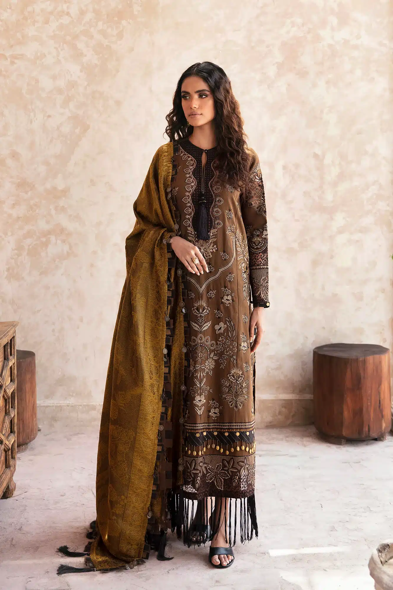 EMBROIDERED SUIT Brown color