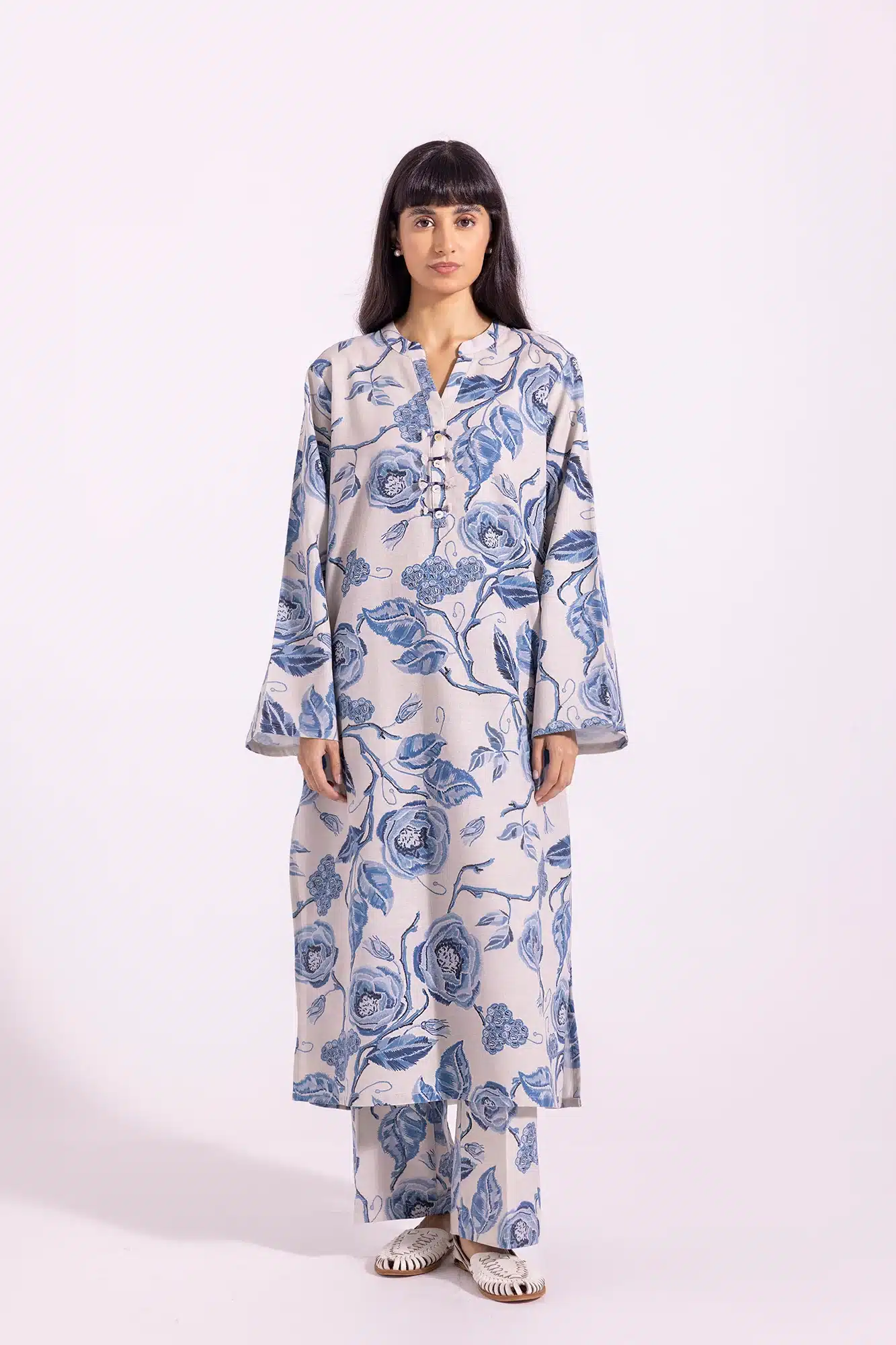 PRINTED SUIT Blue and white color